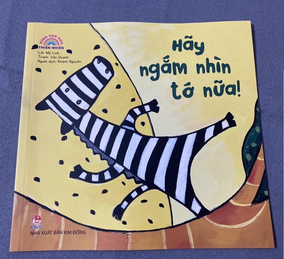Sách - Kính vạn hoa thiên nhiên: Hãy ngắm nhìn tớ nữa!