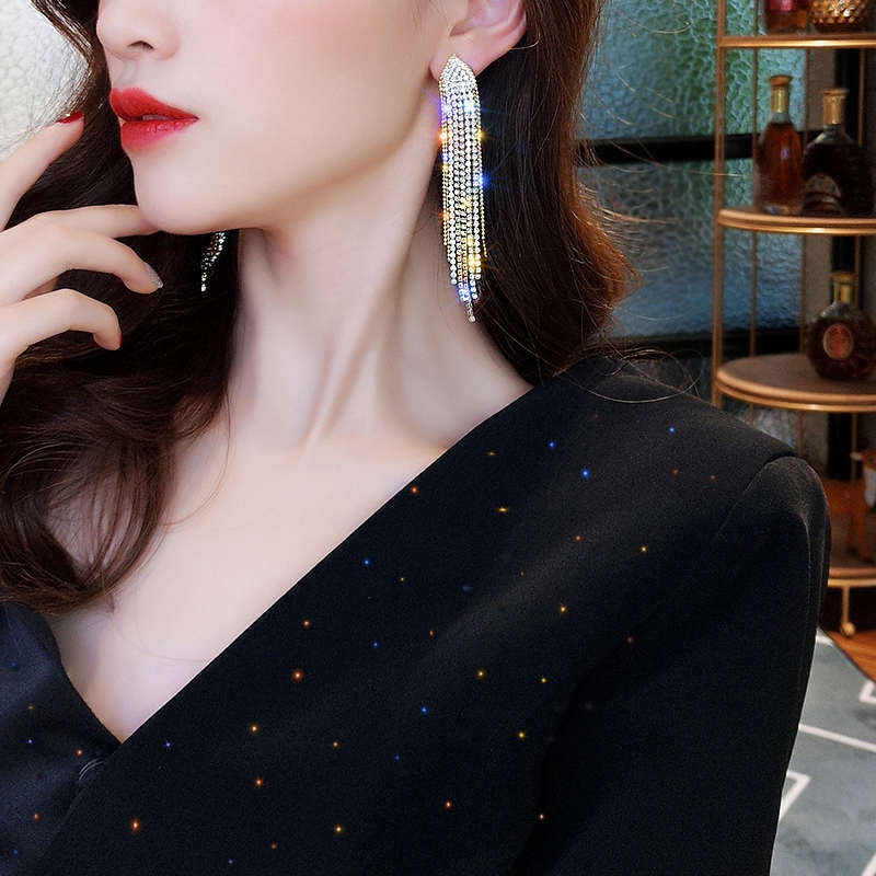 Bông Tai đi tiệc Mạ Bạc 925 Dáng Dài Đính Đá Pha Lê Phối Tua Rua Thời Trang BHBT492