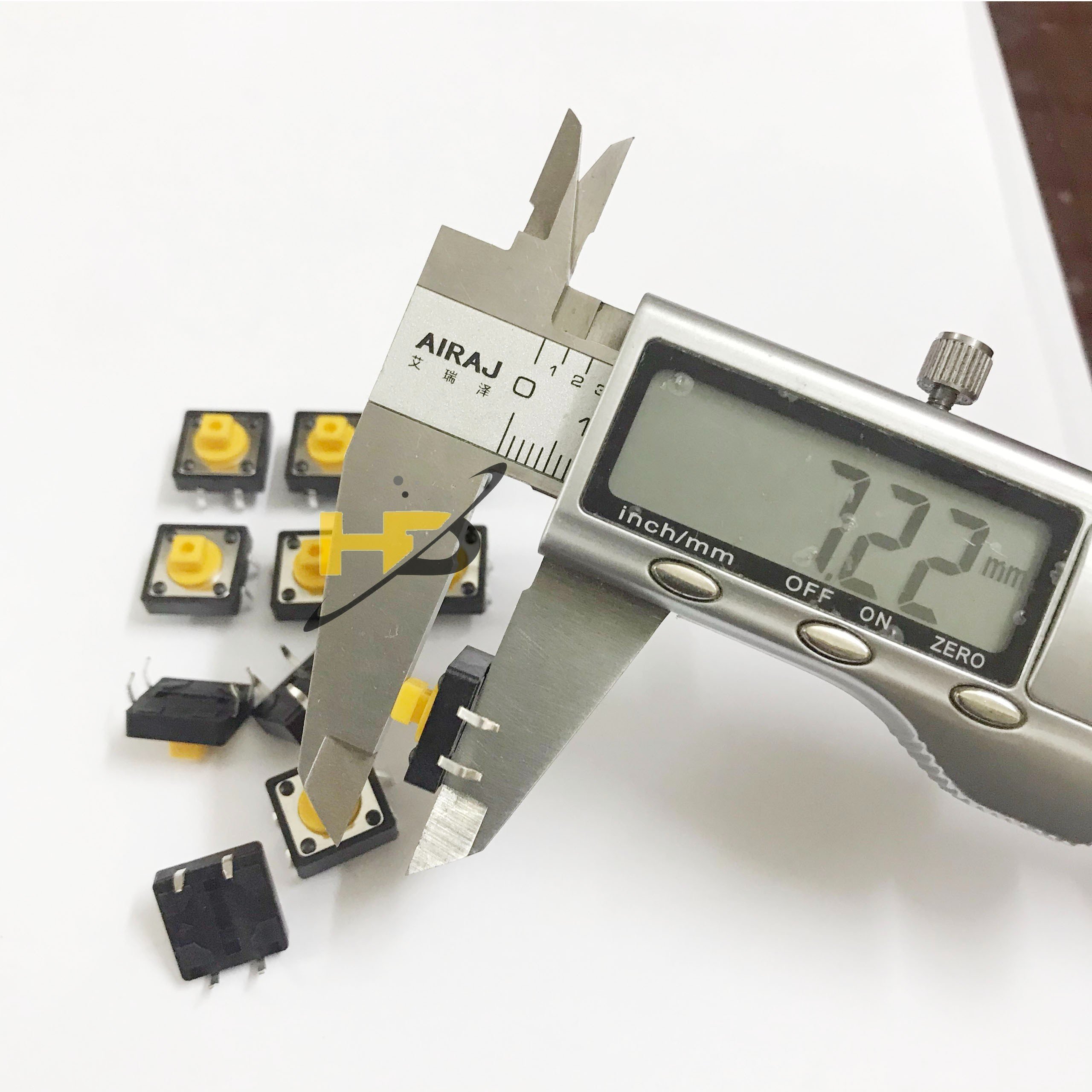 Nút Nhấn 4 Chân 12x12x7.3mm Kèm Nắp Màu Vàng Chống Nước