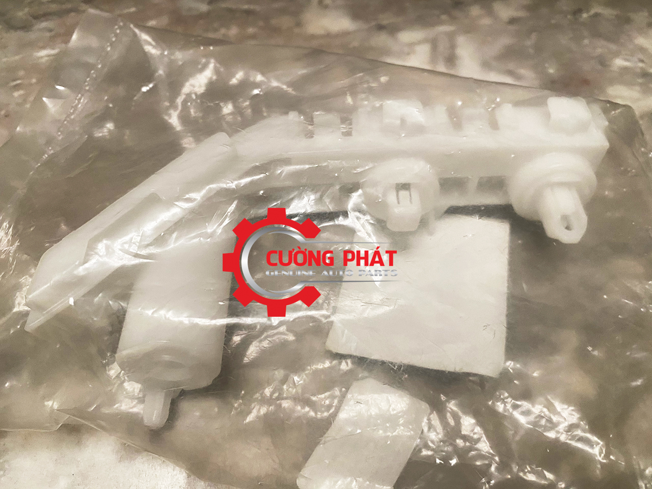 Giá cài cản trước Mitsubishi Triton 2019 mã bên lái 6400J287