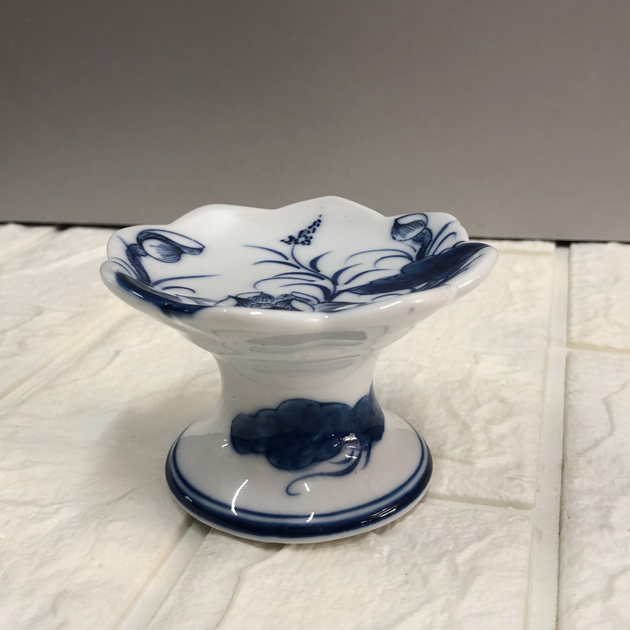 Đế để nến vẽ sen đk 9 cao 6cm TP1082