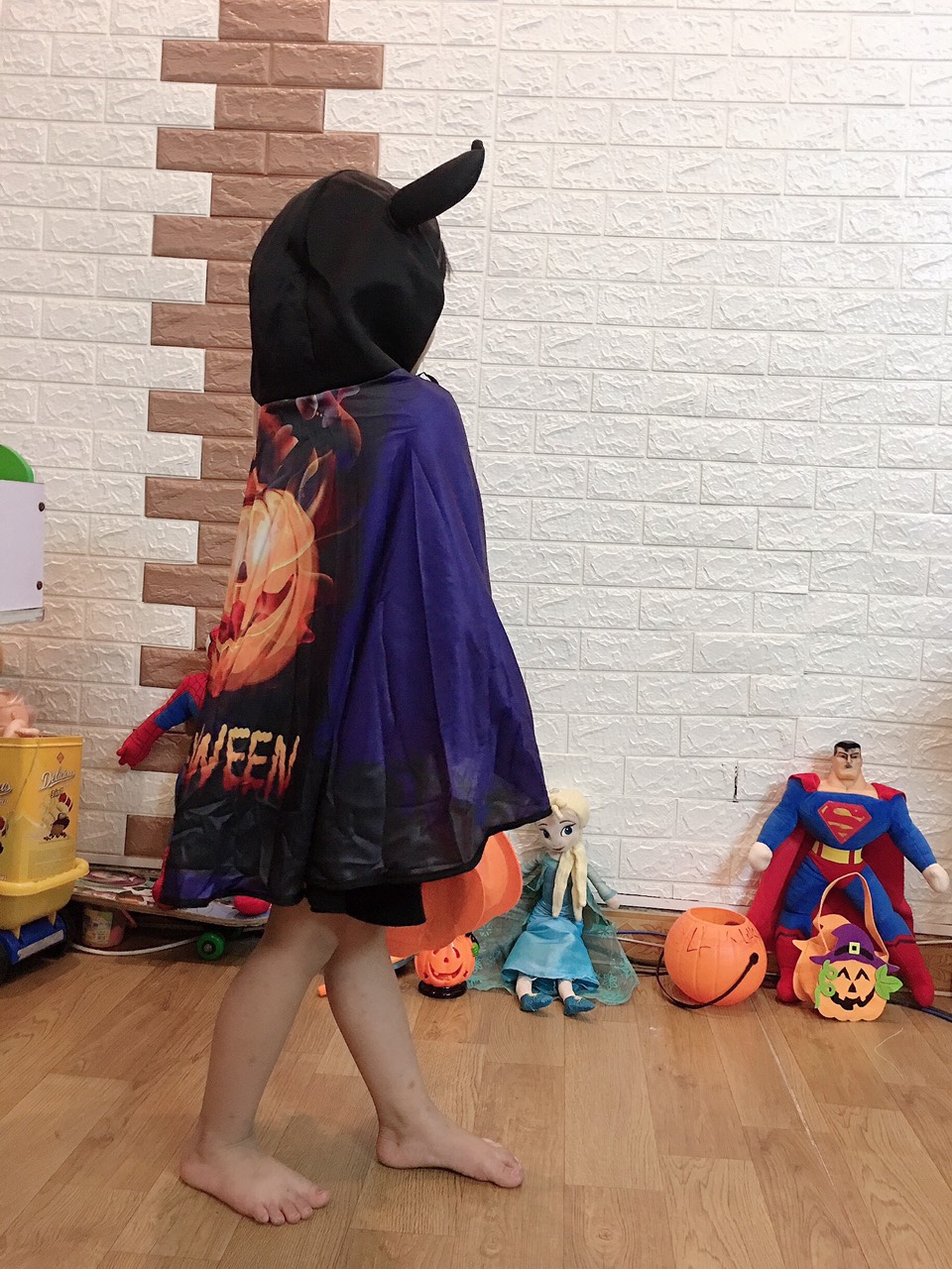 Áo choàng sừng hoá trang halloween