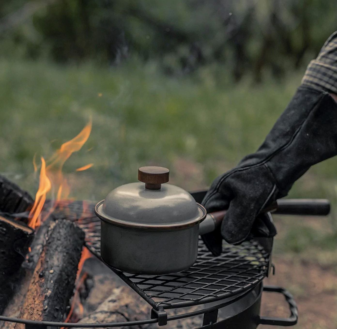 Nồi có tay cầm tráng men Barebones Enamel Saucepan