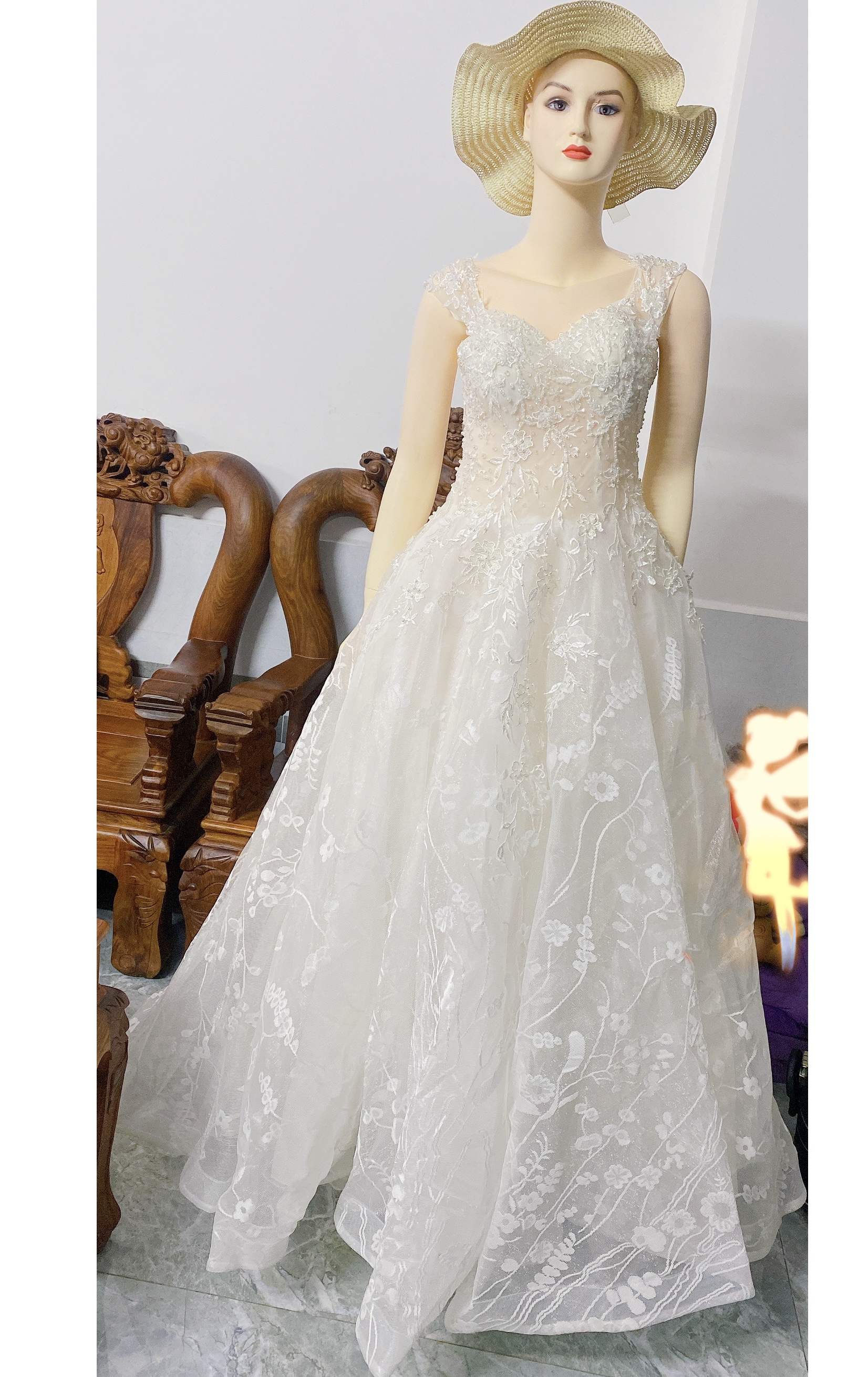 ️Đầm Cưới Cô Dâu Đính Hoa Trắng Tinh Khôi Cao Cấp️