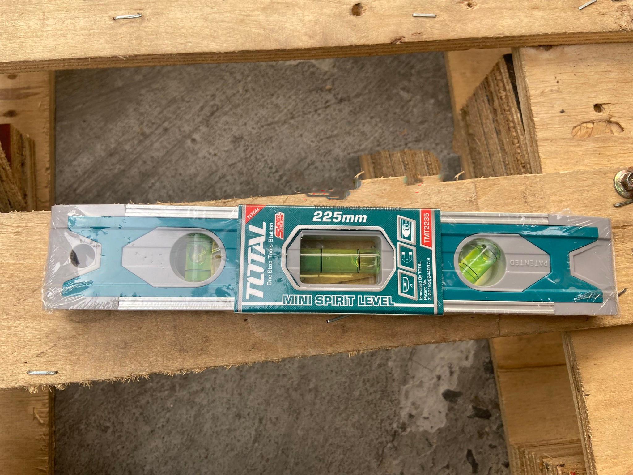 THƯỚC THỦY MINI CÓ NAM CHÂM TOTAL TMT2235 - HÀNG CHÍNH HÃNG