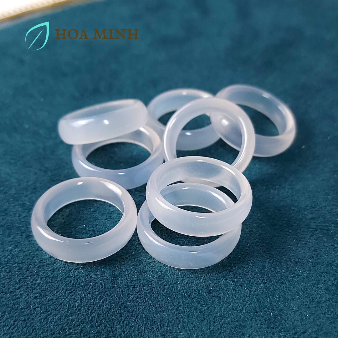 Nhẫn đá Mã Não trắng độ dày 6 li, size 6-7, đường kính 16.5-17mm, phong thủy mệnh Kim mệnh Thủy | Hoa Minh Gem