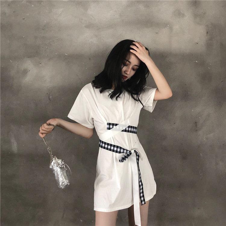 Đầm Suông Cá Tính Hàng Nhập Quảng Châu chất thun cotton dày dặn,co giãn và mát. Phong cách thời trang trẻ trung và cá tính. Đầm thích hợp cho chị em đi chơi,đi dạo hoặc những buổi tiệc nhỏ