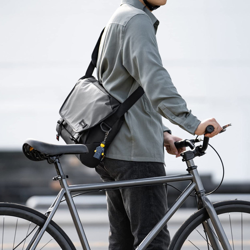 Túi Đeo Vai TOMTOC Premium Messenger Bag Commuting & Travel 16" - H52-E02D01 - Hàng Chính Hãng