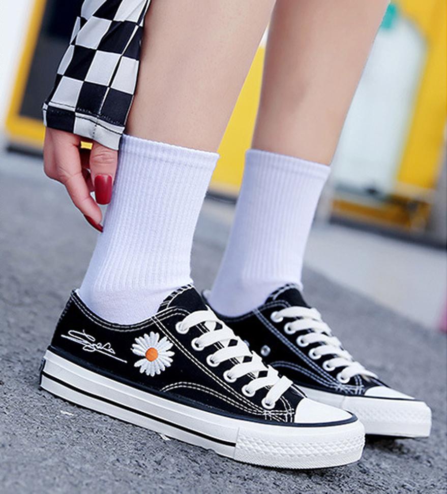 Giày thể thao nữ cổ thấp CV Cúc Họa Mi thời trang V230 - Đen - Size 37