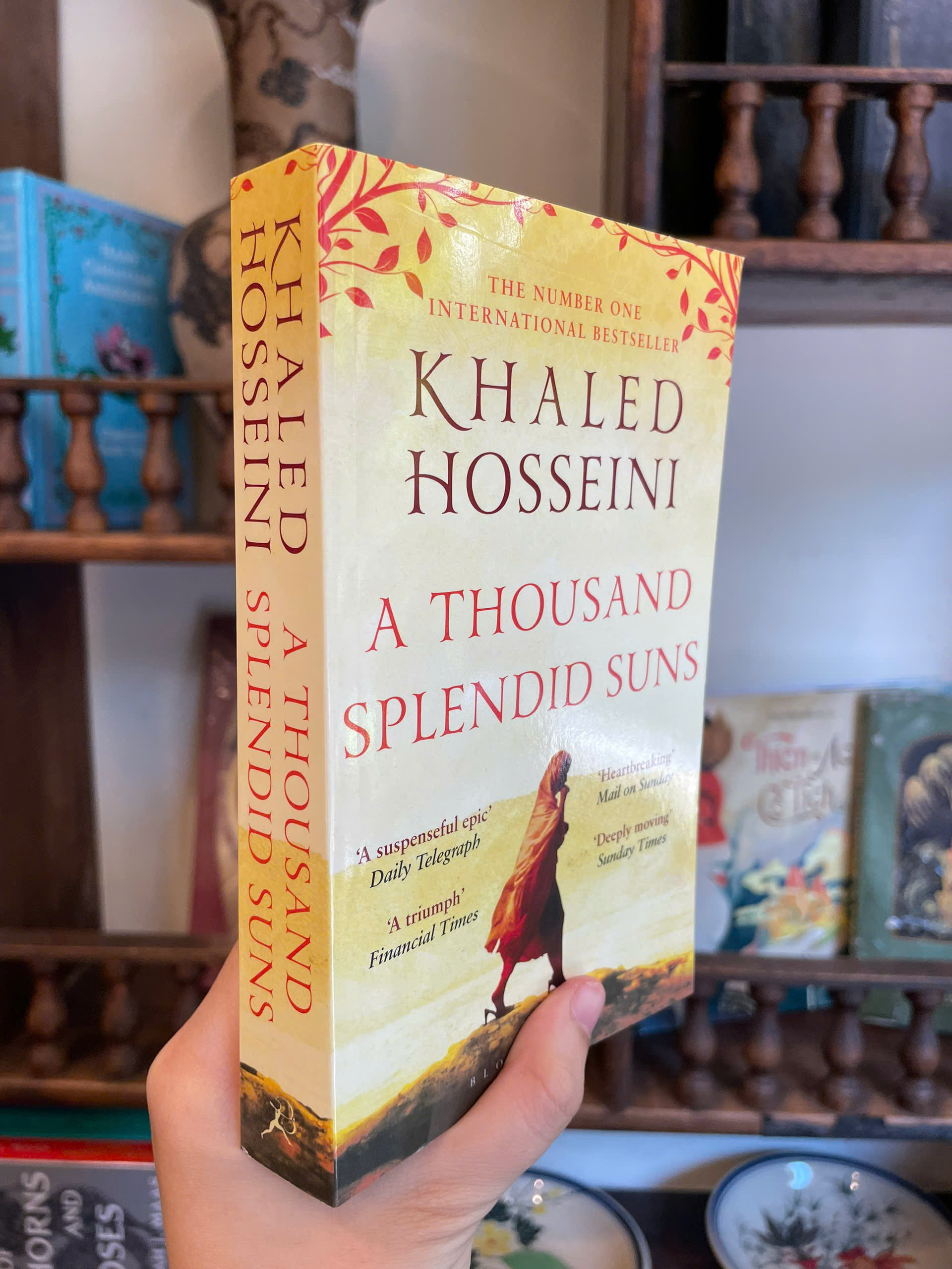 Sách - A Thousand Splendid Suns by Khaled Hosseini - Fiction/Historical Fiction book in English