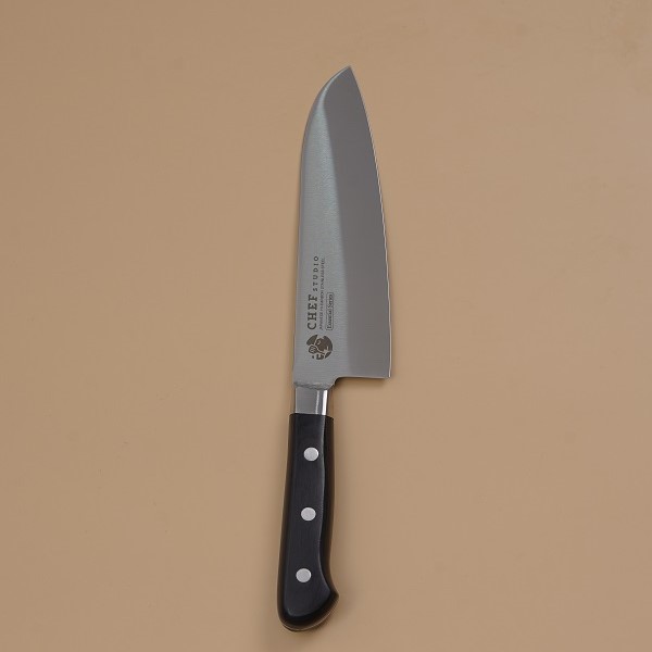 [Hàng chính hãng] Dao thái Chef Santoku 165mm đa năng, nhãn hiệu Chef Studio. Lưỡi thép không gỉ AUS8, độ cứng lên đến 59HRC, cán gỗ pakka full-tang chắc chắn, nắp chặn bằng thép không gỉ