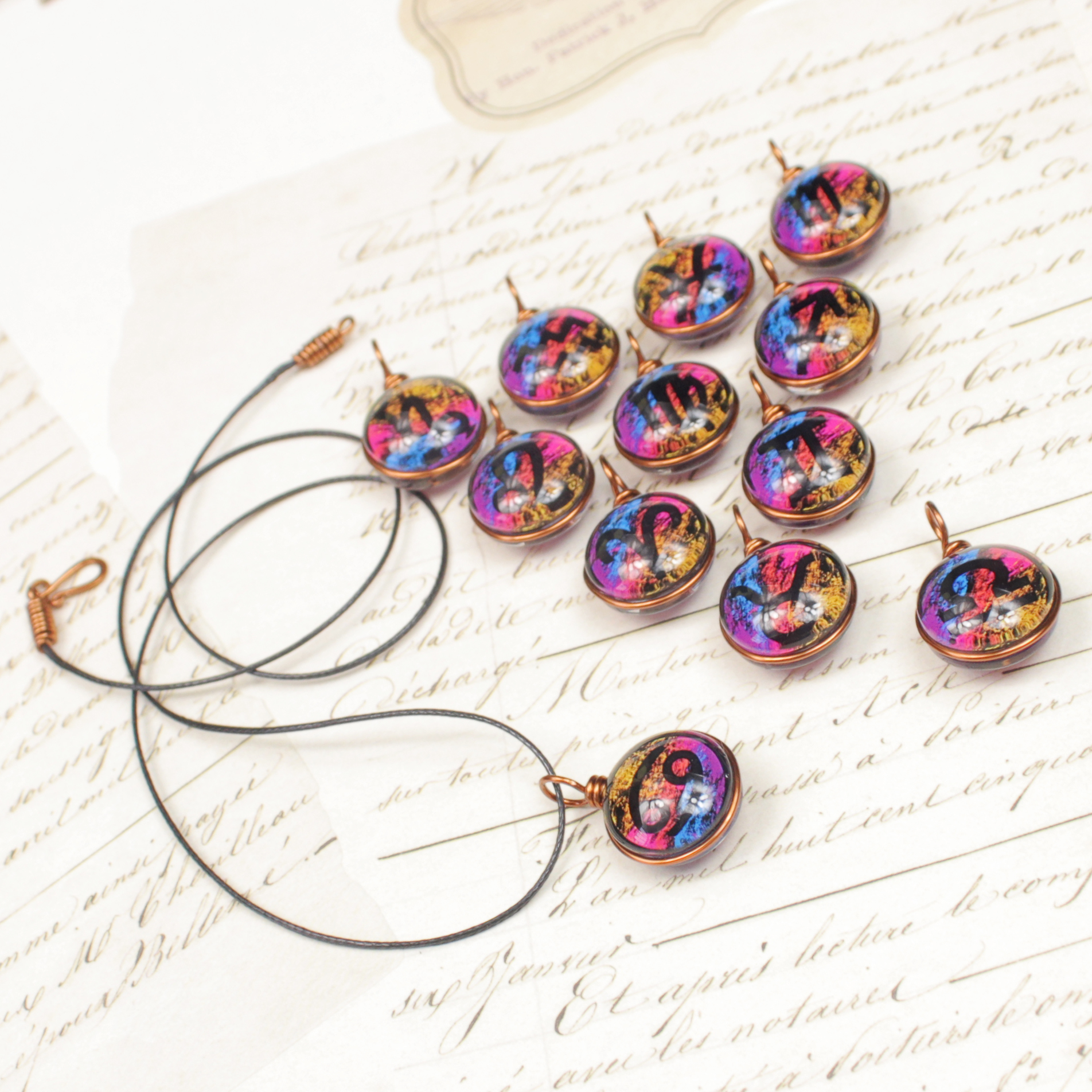 Dây chuyền cung hoàng đạo Zodiac 2 mặt khác nhau 14mm màu sắc tươi sáng 14MM-001