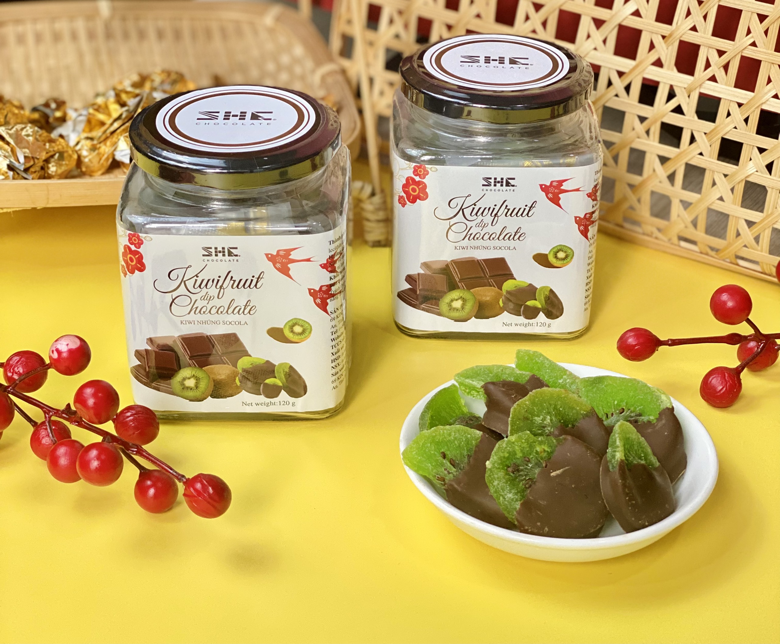 Kiwi nhúng socola - Hũ thủy tinh 120g - SHE Chocolate - Bổ sung năng lượng, đa dạng vị giác. Quà tặng sức khỏe, quà tặng người thân, dịp lễ, thích hợp ăn vặt