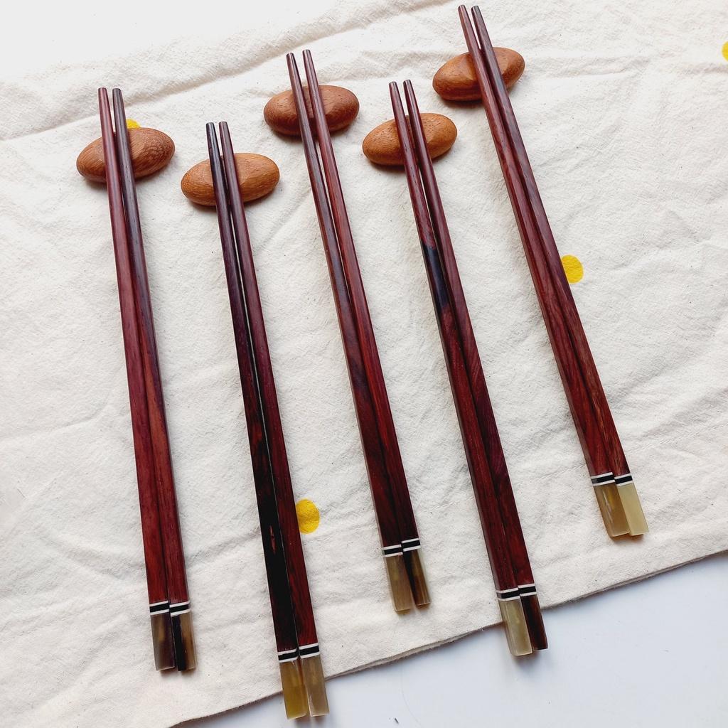 Đũa Gỗ Trắc Đỏ Gắn Sừng Vàng Cỡ 25cm, Đũa Ăn Cơm, Chụp Ảnh Decor Của Craft Closet