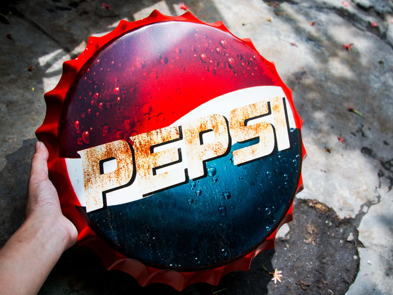 Nắp phén 35cm vintage decor trang trí có móc treo  - Pepsi