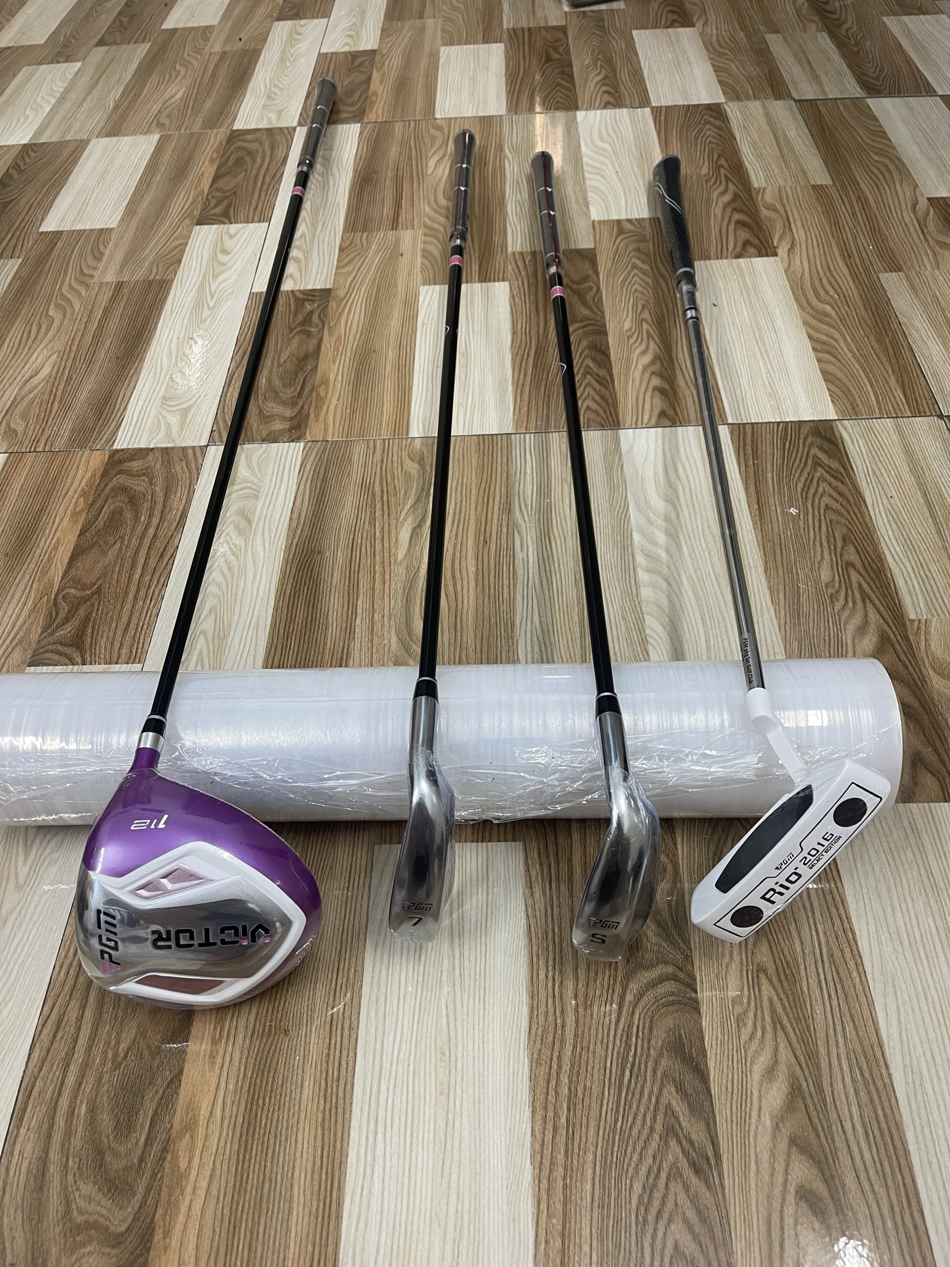 Bộ 4 gậy golf nữ chính hãng PGM model LTG007( bao gồm túi đựng)