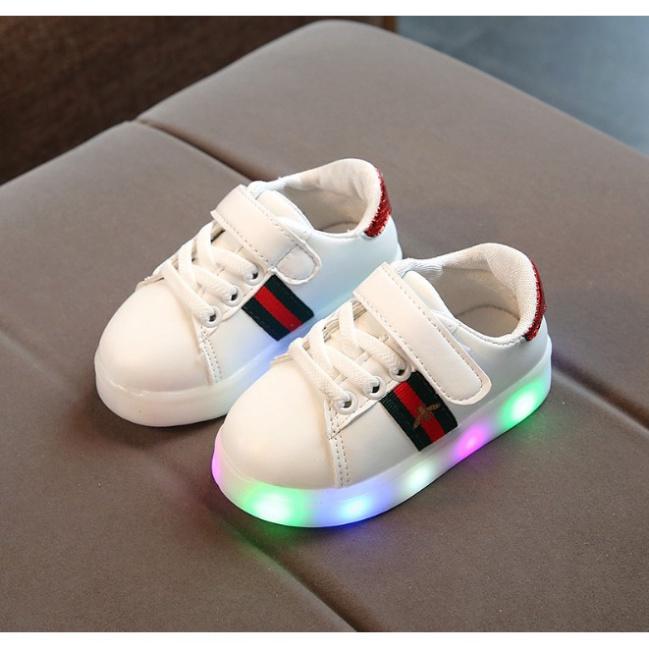 Giày thể thao có đèn LED cho bé trai và bé gái