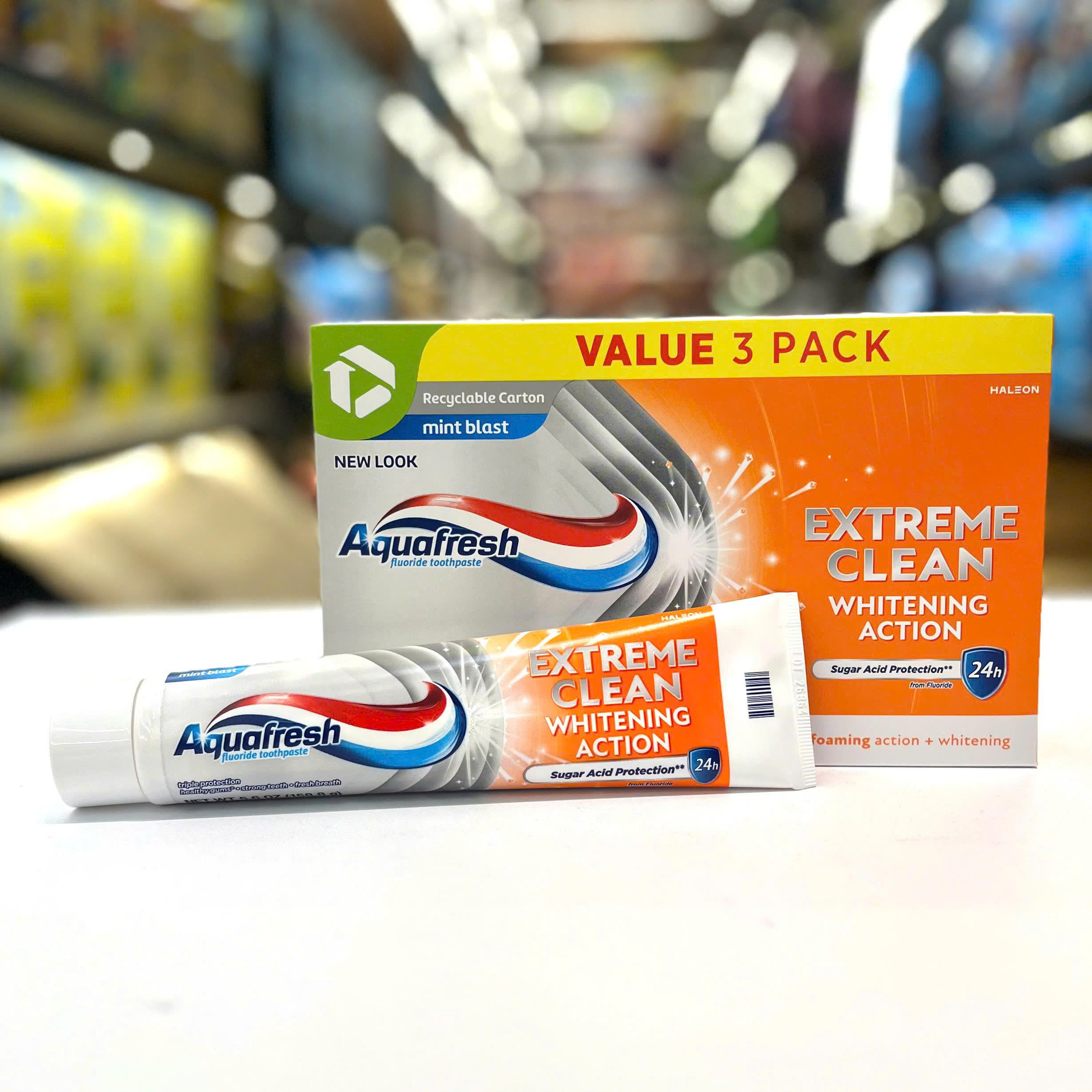 Kem Đánh Răng Aquafresh Extreme Clean Whitening Action - Phục Hồi Độ Trắng Bóng Tự Nhiên