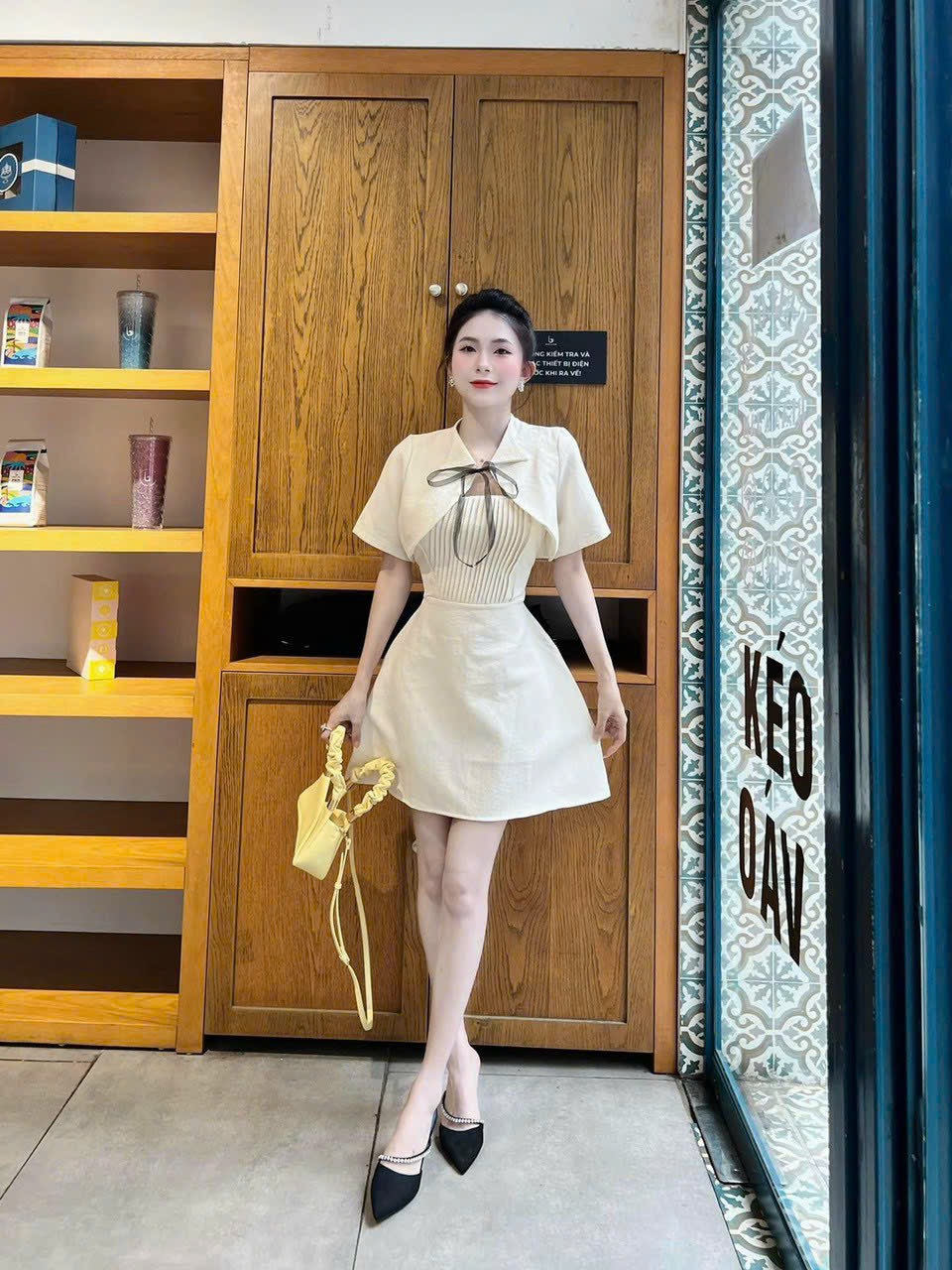 ĐẦM DẬP LY NGỰC CỘT DÂY NƠ KÈM ÁO KHOÁC MÀU Y HÌNH