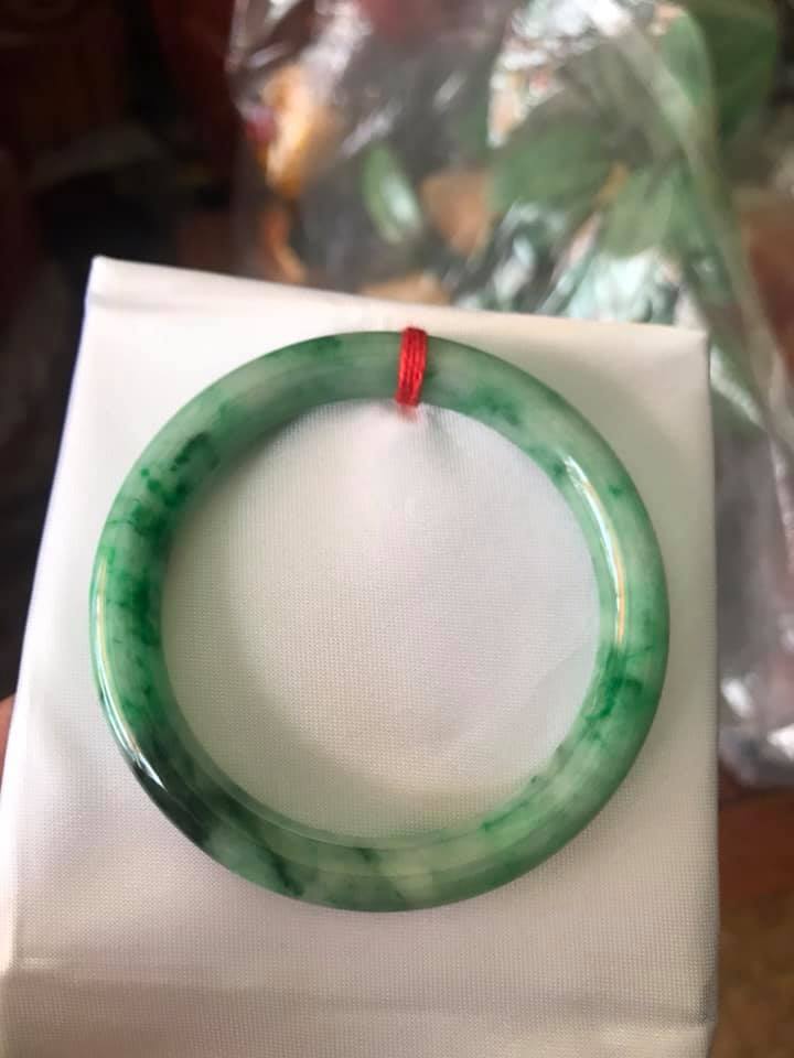 VÒNG VIP LÝ SƠN THUỶ SAO 48 dầy 7mm  ĐÁ CẨM THẠCH TỰ NHIÊN MÀU XANH BÔNG  MƯỢT LÊN TAY ĐEO RẤT SANG NỮ TAY NHỎ MẠNG MỘC HỎA 35KG ĐẾN 49KG ĐEO