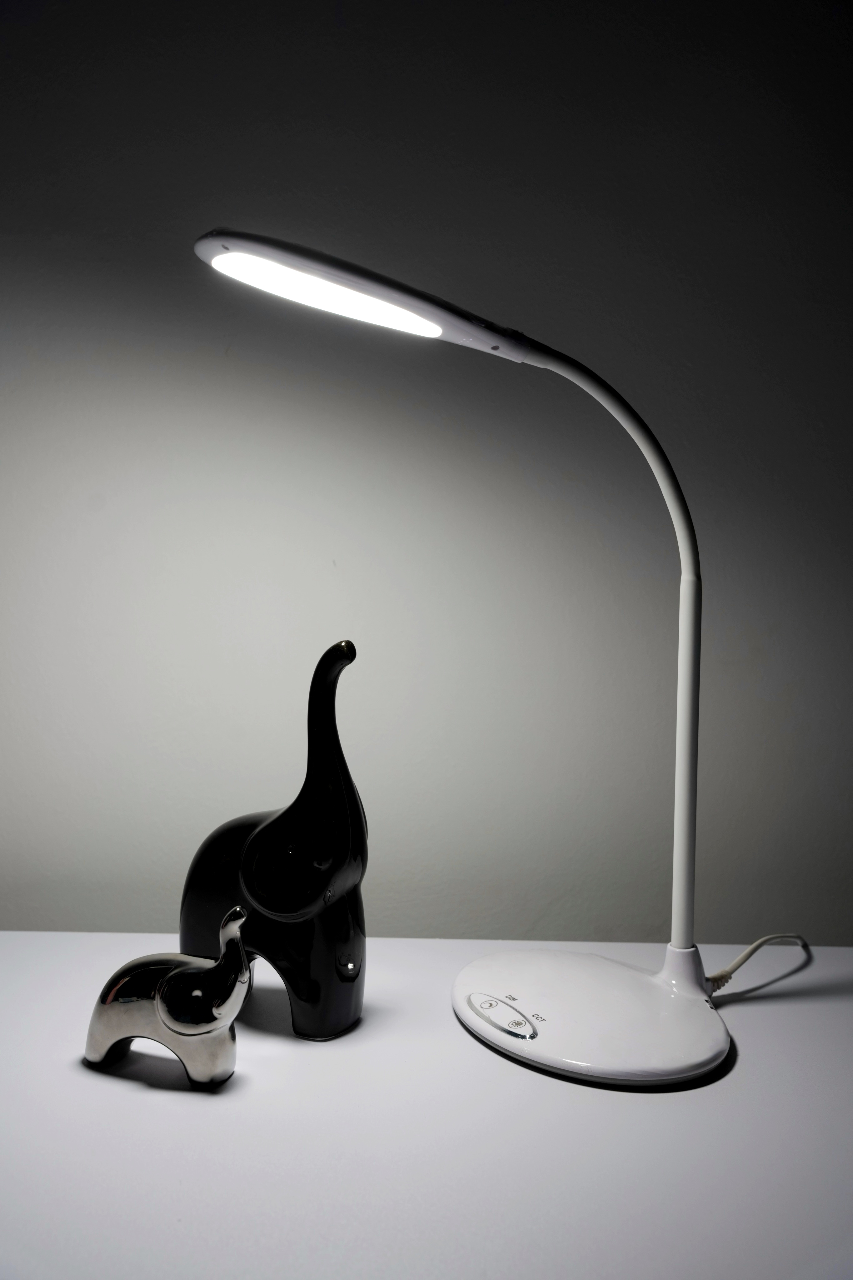 Đèn bàn học Rạng Đông đèn bàn LED cảm ứng Model RD-RL-21.LED