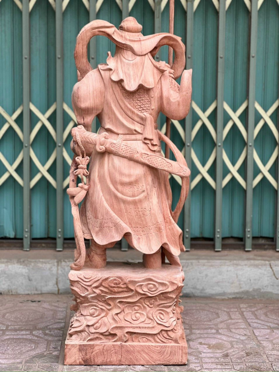 TƯỢNG điêu khắc quan công trấn ải bằng gỗ hương đá liền khối kt cao 100×34×24cm 