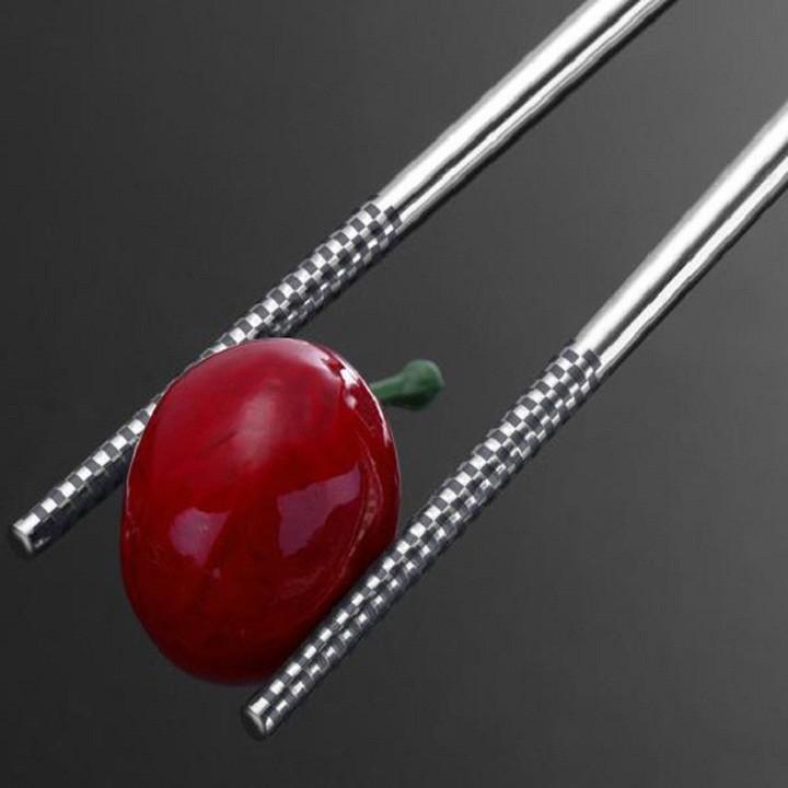 Sét 5 đôi đũa inox 304 khắc logo và họa tiết hoa văn cao cấp