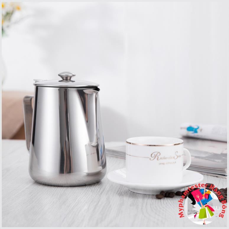 Ca Rót Đánh Sữa Inox Có Nắp 1.5L cao cấp, đảm bảo độ tinh của việc đánh sữa, giao hàng nhanh chóng.