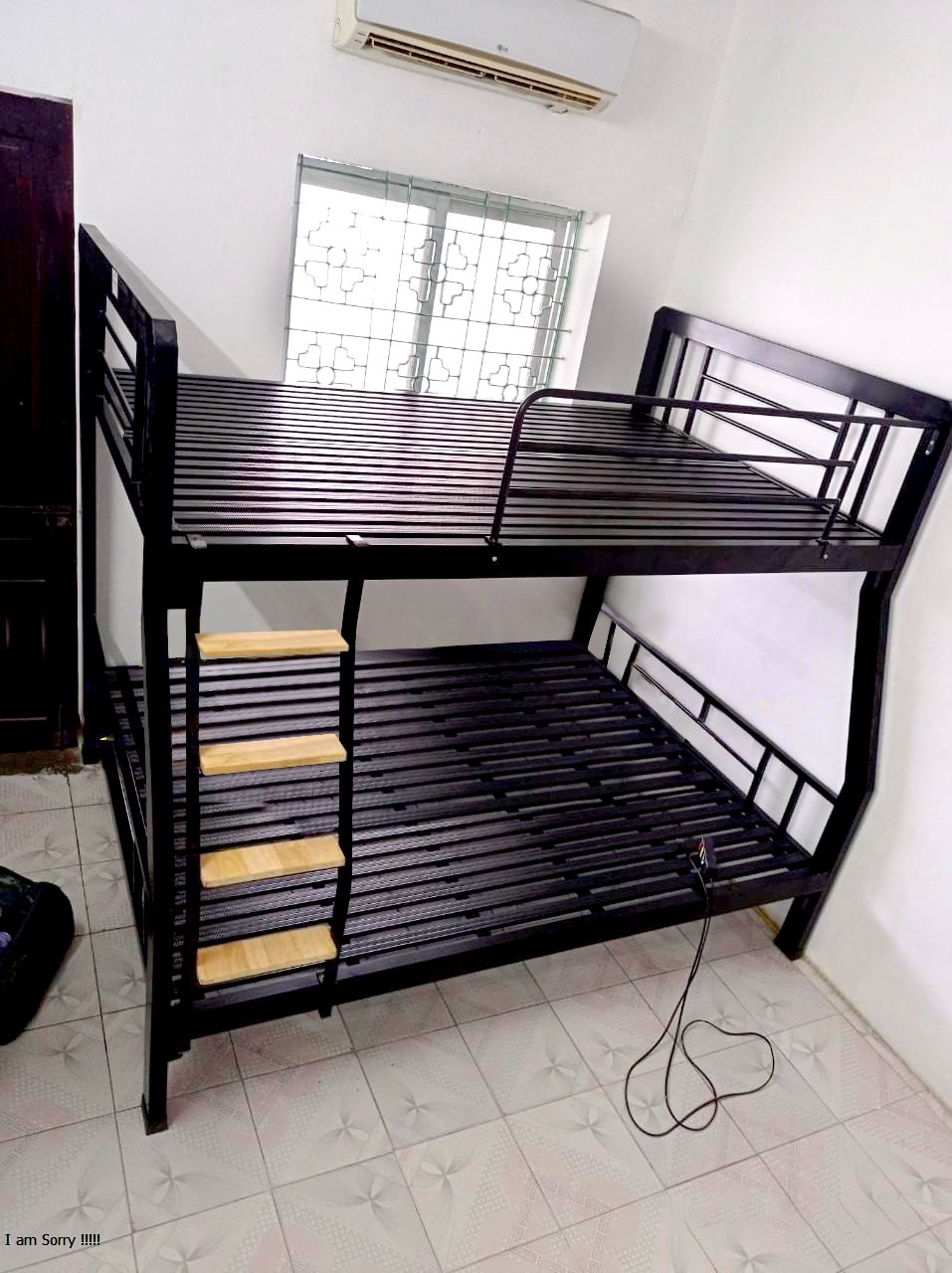 Giường sắt 2 tầng hộp vuông sắt 4x8 màu kem kích thước từ