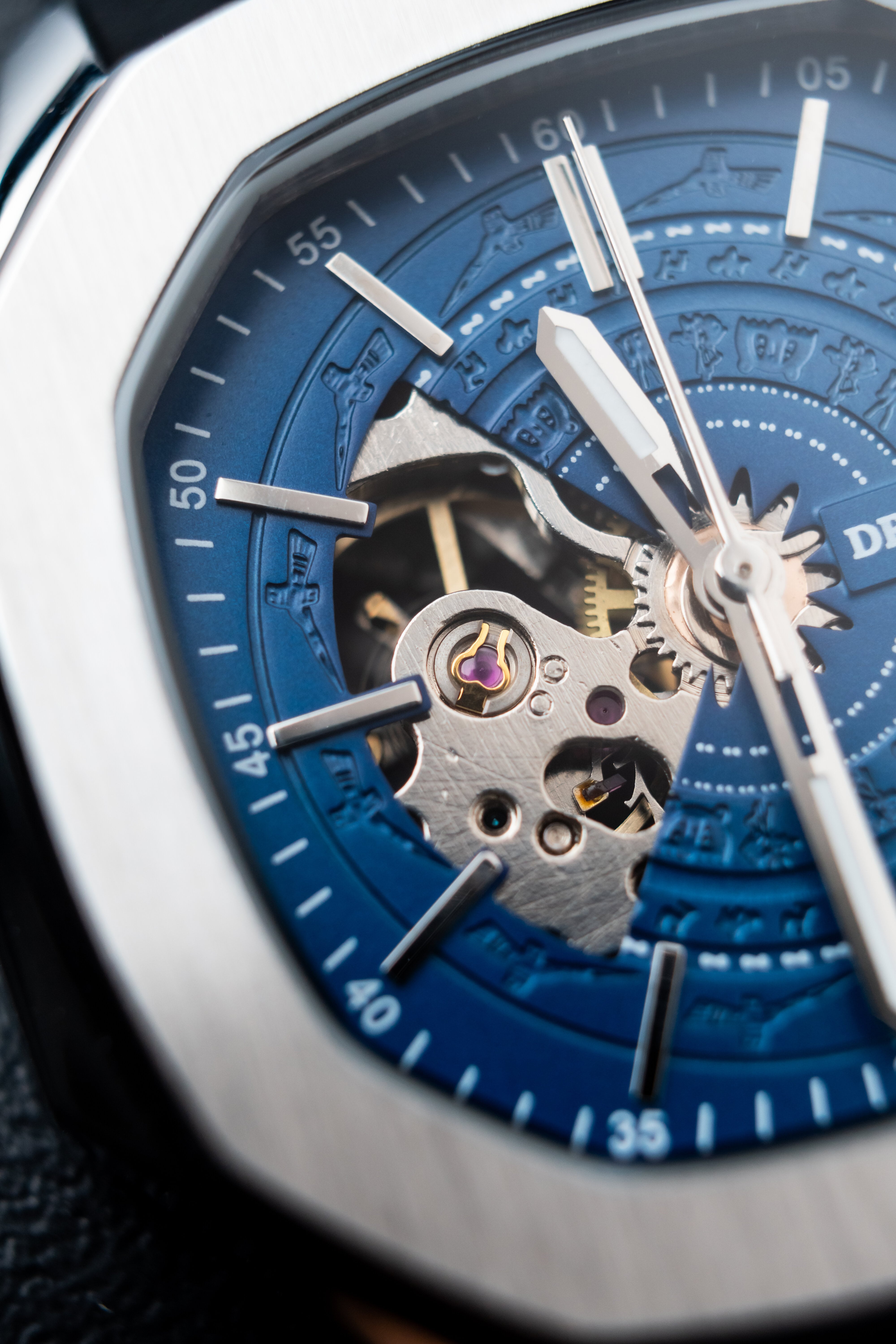 Đồng hồ nam Draco D23-DS68 “DongSon” Automatic trắng xanh kết hợp chất liệu dây thép không gỉ màu bạc-thời trang nam thể thao