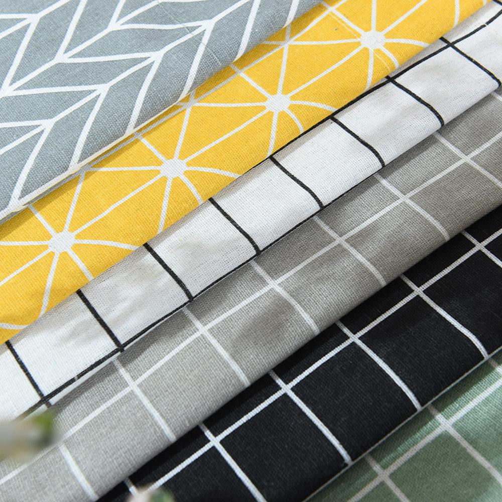 Rèm cửa lưới sọc, thiết kế nữa kín, chất liệu Polyester, phẳng, mịn, mềm mại, đường chỉ may tốt và không bị nhàu