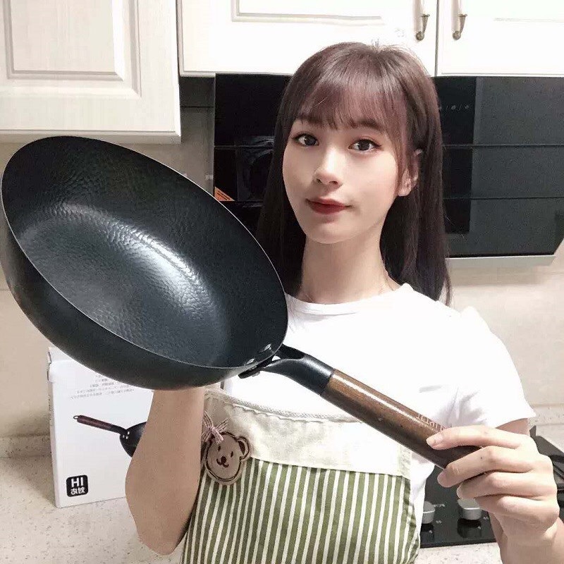 Chảo Thép Rèn Vân Búa Chống Dính Tay Cầm Gỗ Kiểu Nhật Sâu Lòng Size 28cm Dùng Được Bếp Từ
