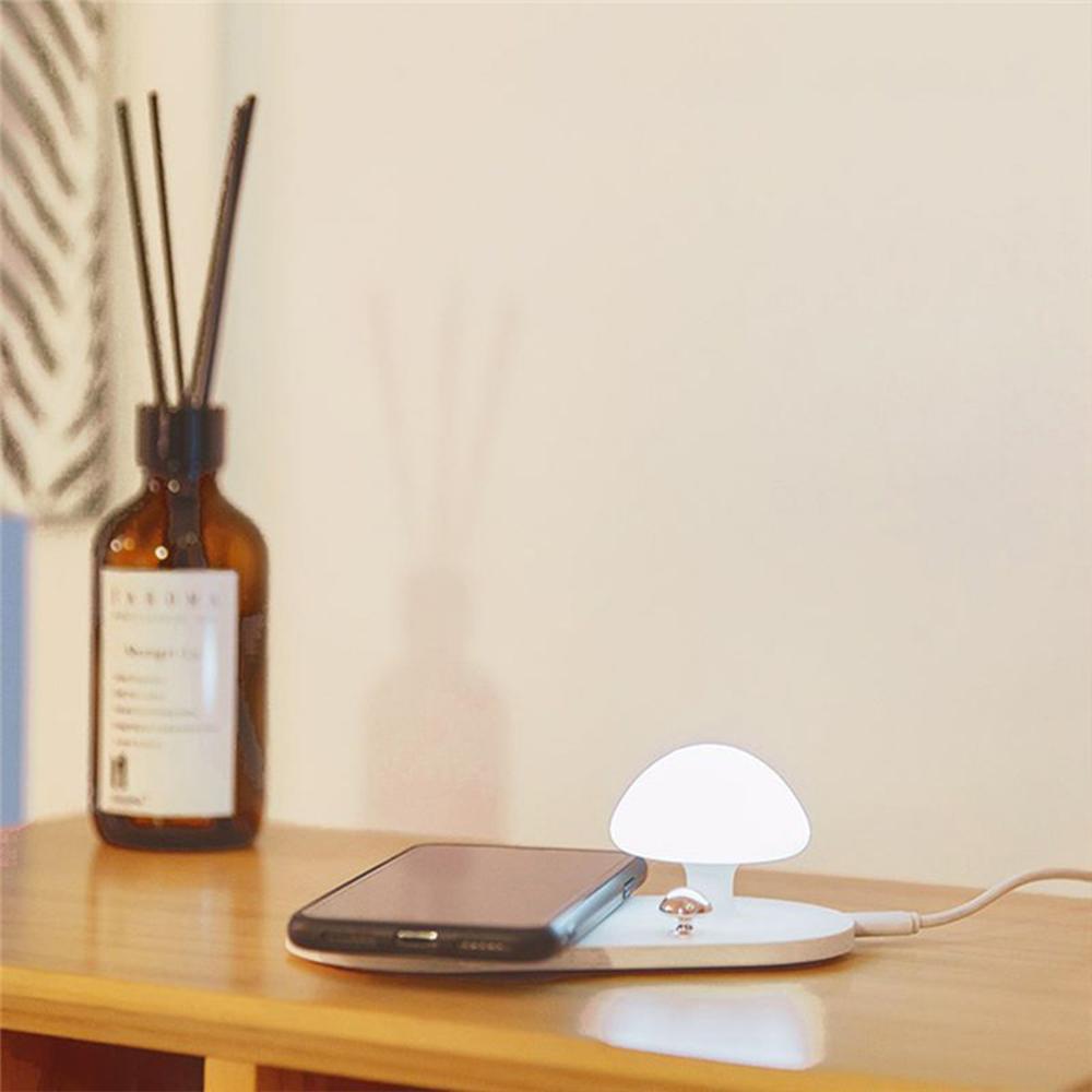 Đế sạc nhanh không dây kiểu cây nấm có đèn led cho điện thoại