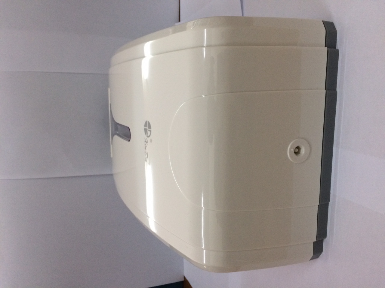 Hộp xịt cồn cảm ứng Xinda XDQ210