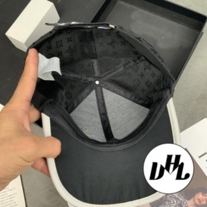 Mũ Lưỡi Trai Von LV Phối Viền Da Gắn Logo Nổi Phối Lưới Thời Trang Cao Cấp