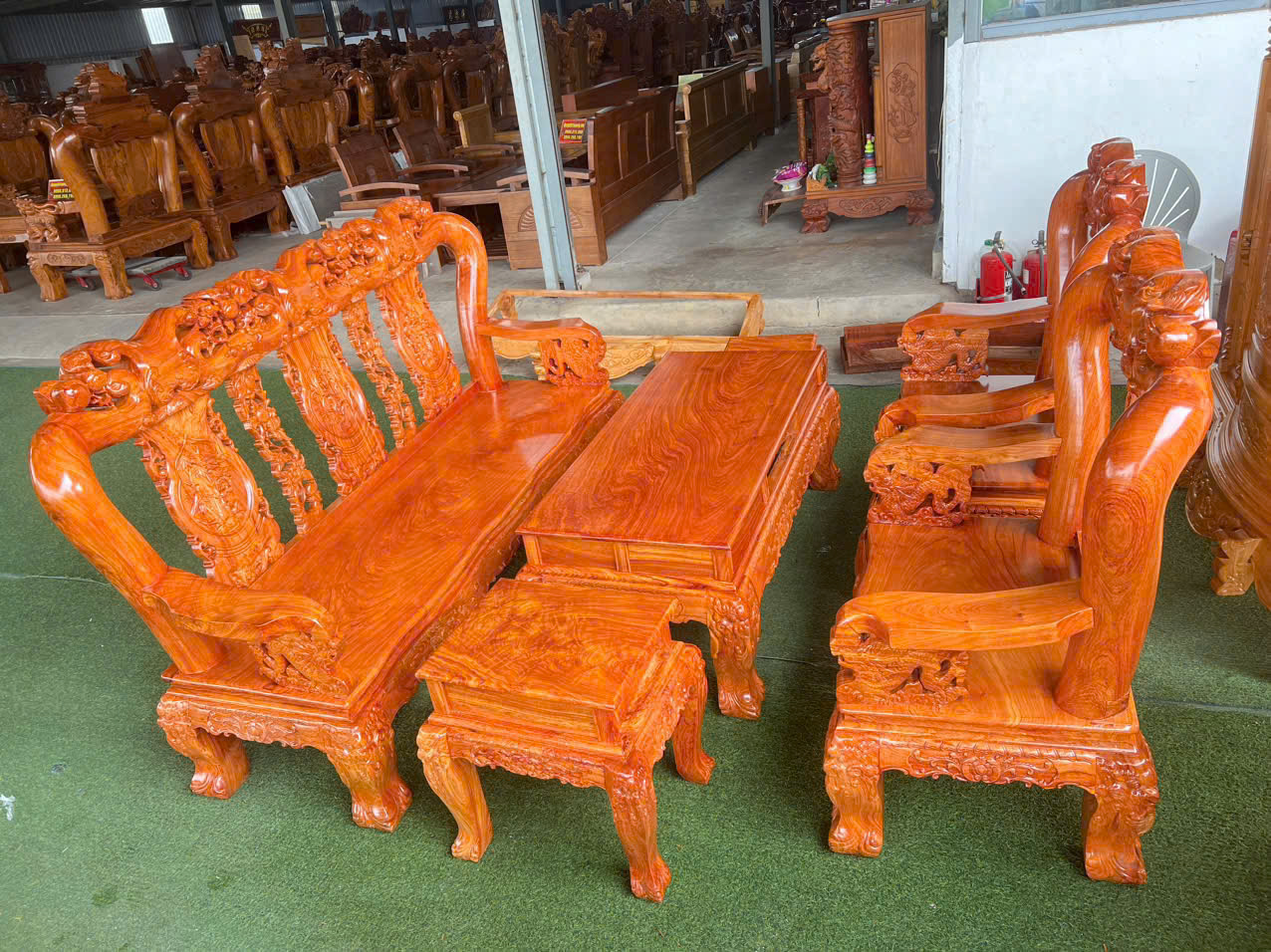 Bộ Ghế gỗ Đào Hương Đá tay 12 trạm tay rồng hoặc tay lân Juno Sofa