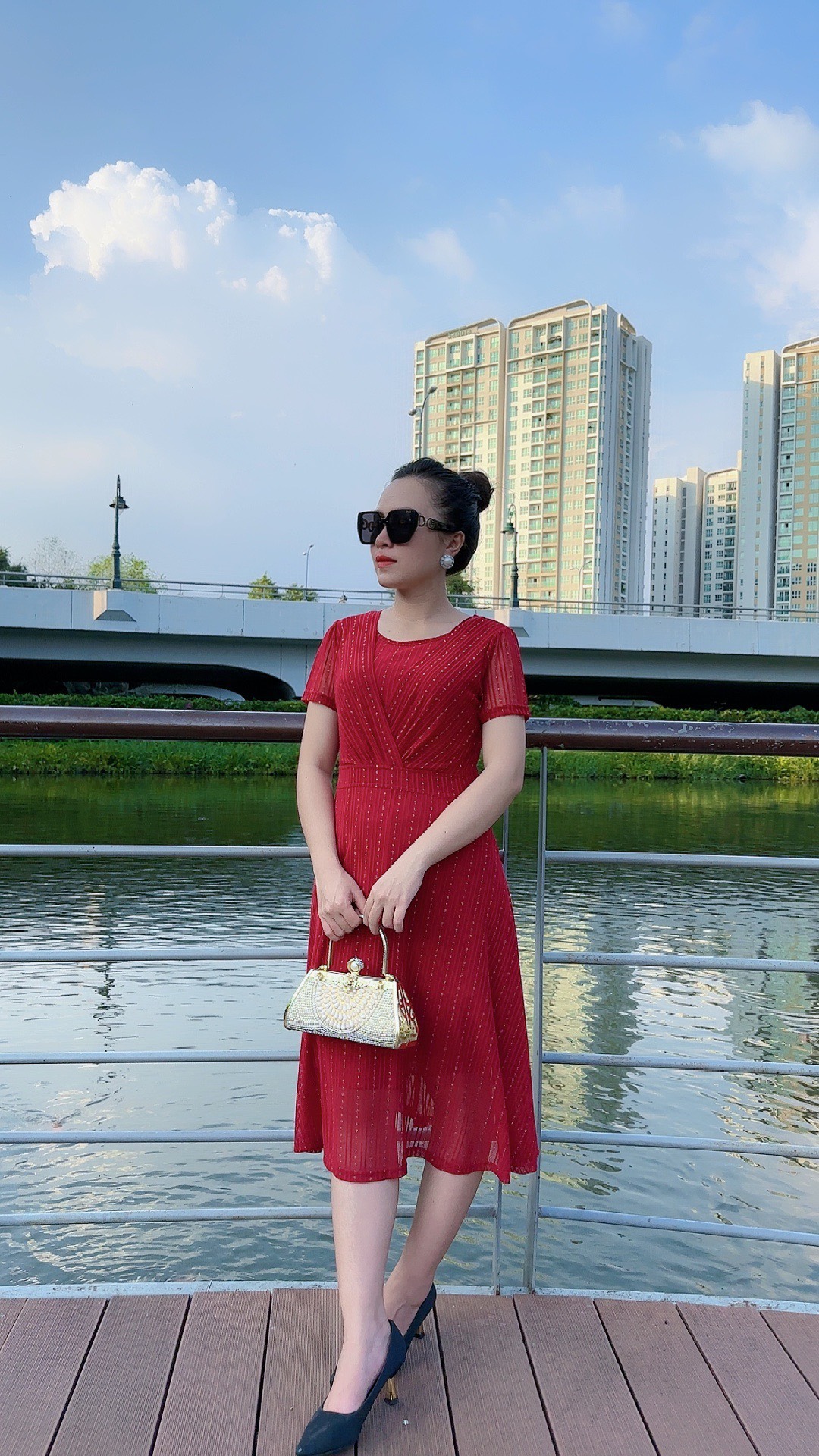 Đầm trung niên tặng mẹ đi tiệc sang chảnh