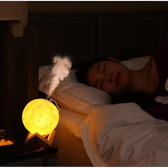Máy xông tinh dầu phòng ngủ mặt trăng 3D phun sương tạo ẩm, đèn ngủ mặt trăng 3 màu tặng đế gỗ, cáp sạc
