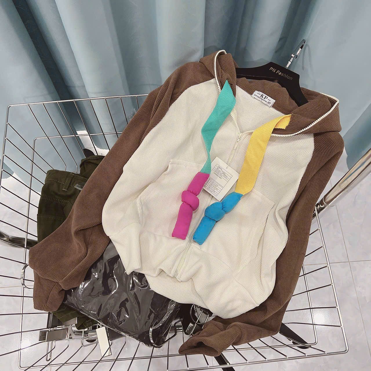 Áo khoác nữ chất LEN GÂN QC tay phối raplan thiết kế nón rộng tay xỏ ngón dây kéo cao