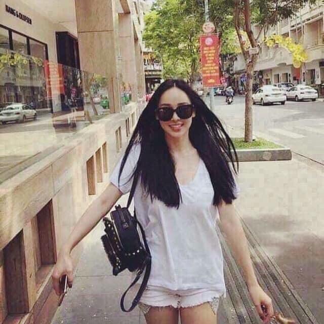 Áo Phông Cổ Tim Form Rộng Tay Ngắn
