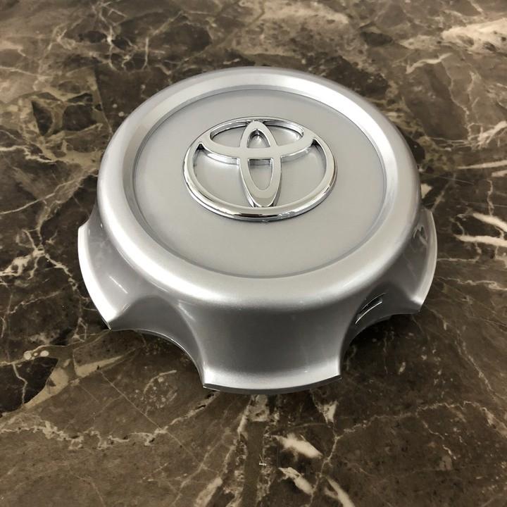 Logo chụp mâm, ốp lazang bánh sau xe ô tô Toyota Land Cruiser 1998-2002: Mã sản phẩm TY-031