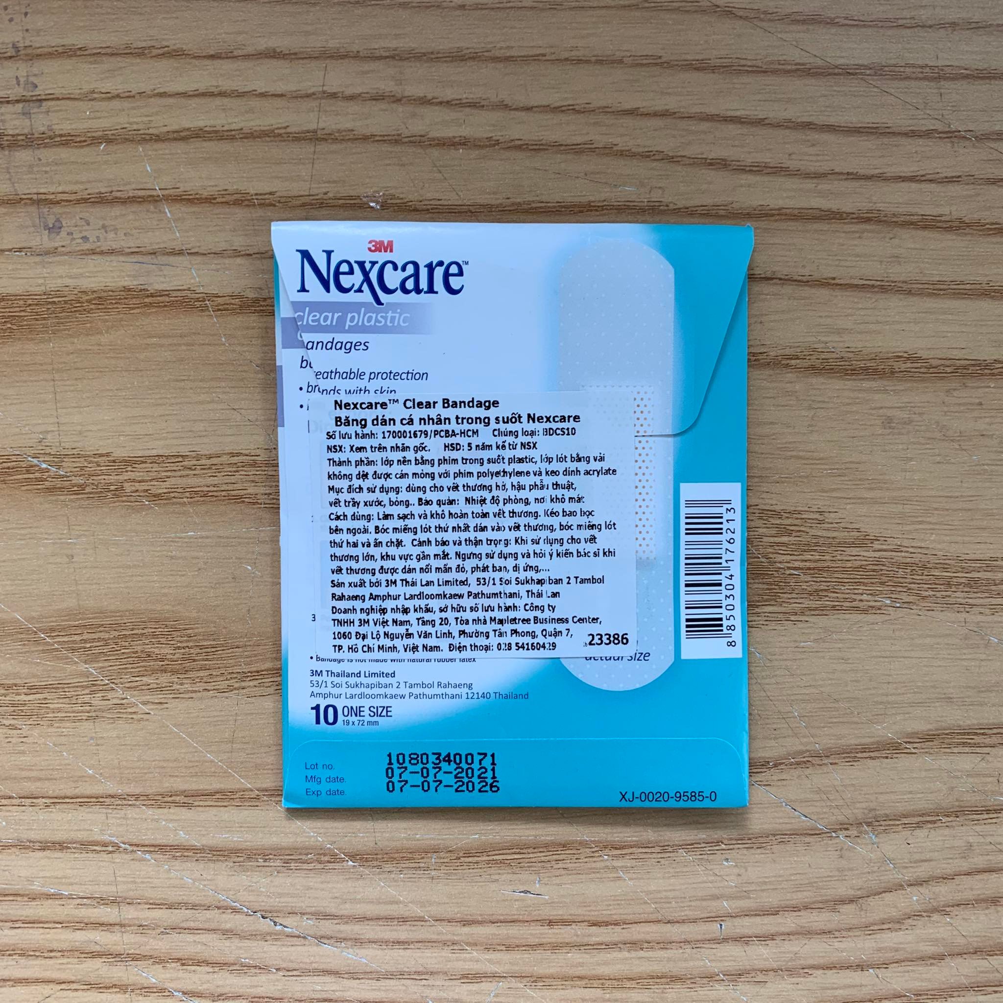 Hộp băng keo cá nhân trong suốt 3M Nexcare Clear, 10 miếng/gói, 10 gói/ hộp, sản xuất tại Thái Lan