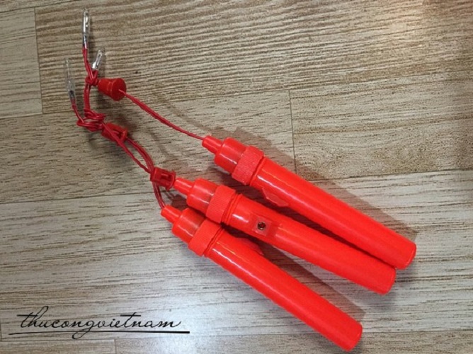 Tay cầm lồng đèn pin