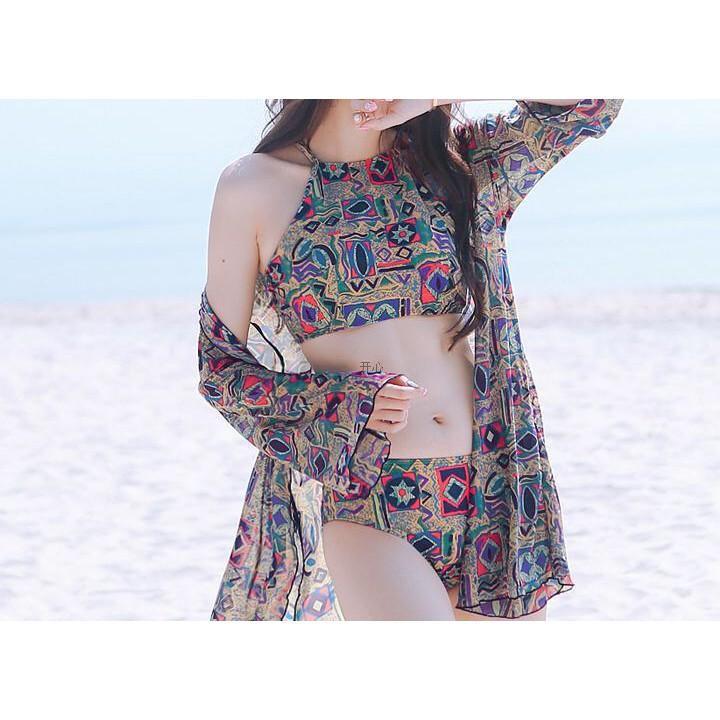 Đồ bơi 2 mảnh kèm áo choàng ngoài