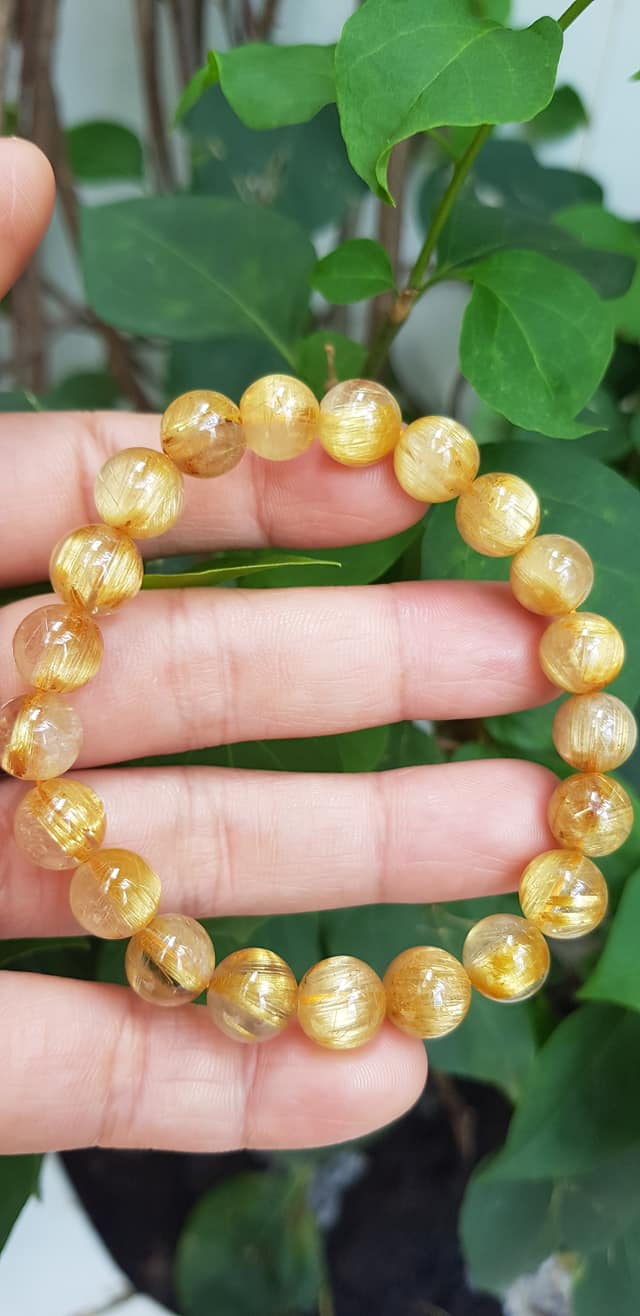 Vòng đeo tay phong thủy may mắn nữ đá thạch anh tóc vàng đồng trục tự nhiên Size vòng hạt 9mm ánh sáng rất đẹp Vòng chuẩn hợp nữ mệnh kim, mệnh thổ, mệnh Thủy ạ