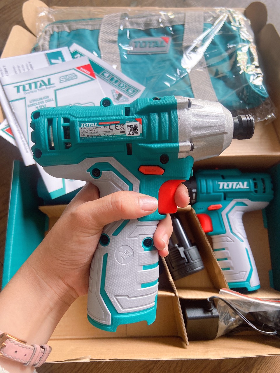 BỘ COMBO MÁY SIẾT VÍT PIN, KHOAN PIN VÀ ĐÈN PIN 12V TOTAL TKLI1203 HÀNG CHÍNH HÃNG THIẾT BỊ LAO ĐỘNG