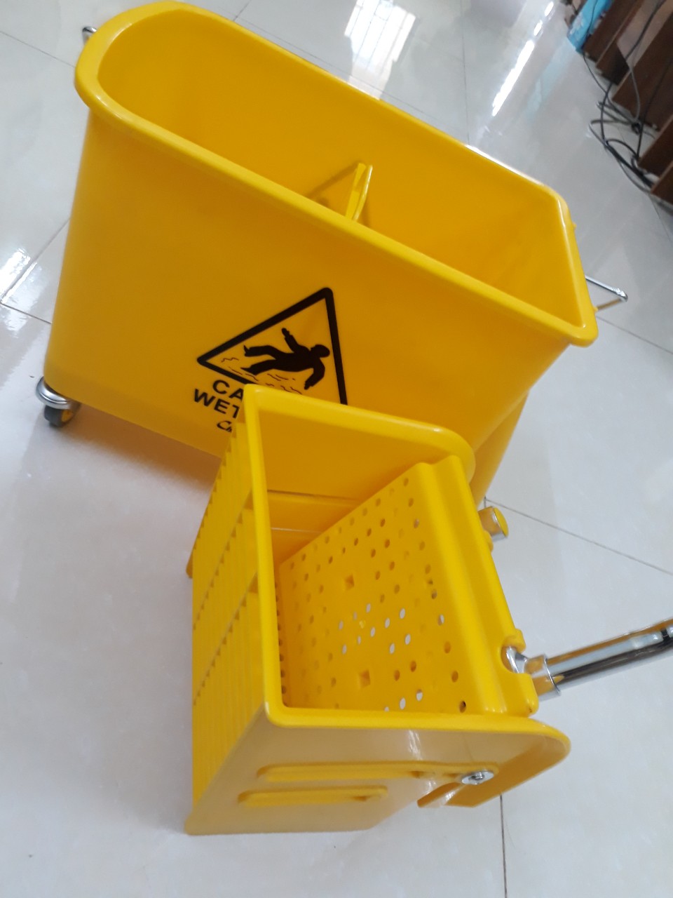 Xe vắt móp đơn xe làm vệ sinh 20L CB070