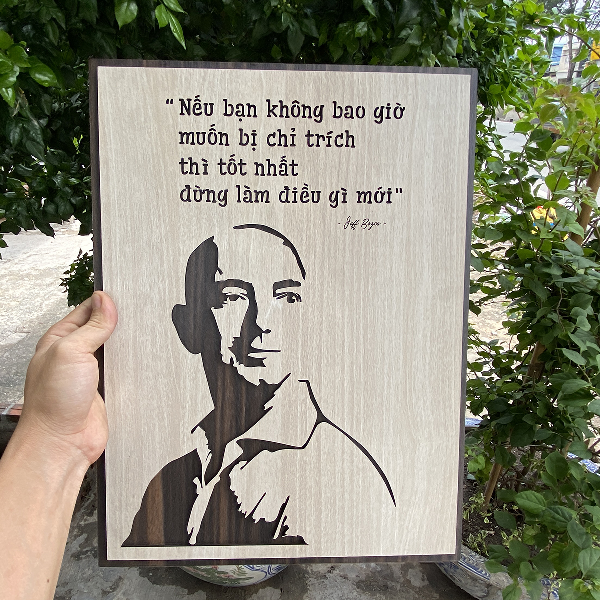 Tranh treo tường tạo động lực bằng Gỗ khắc laser handmade &quot;Jeff Bezos&quot; TBIG043