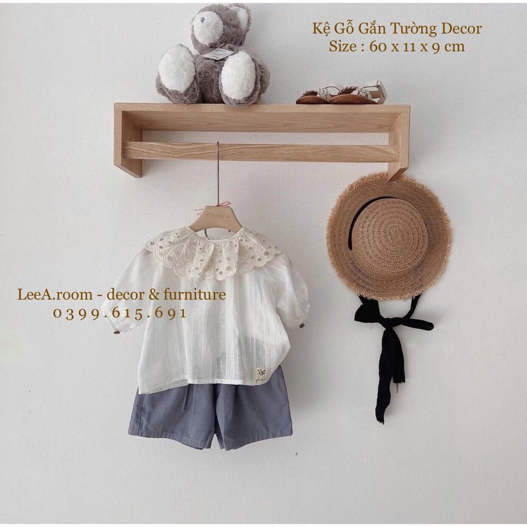 Kệ Gỗ Gắn Tường Trang Trí Shop Quần Áo Trẻ Em