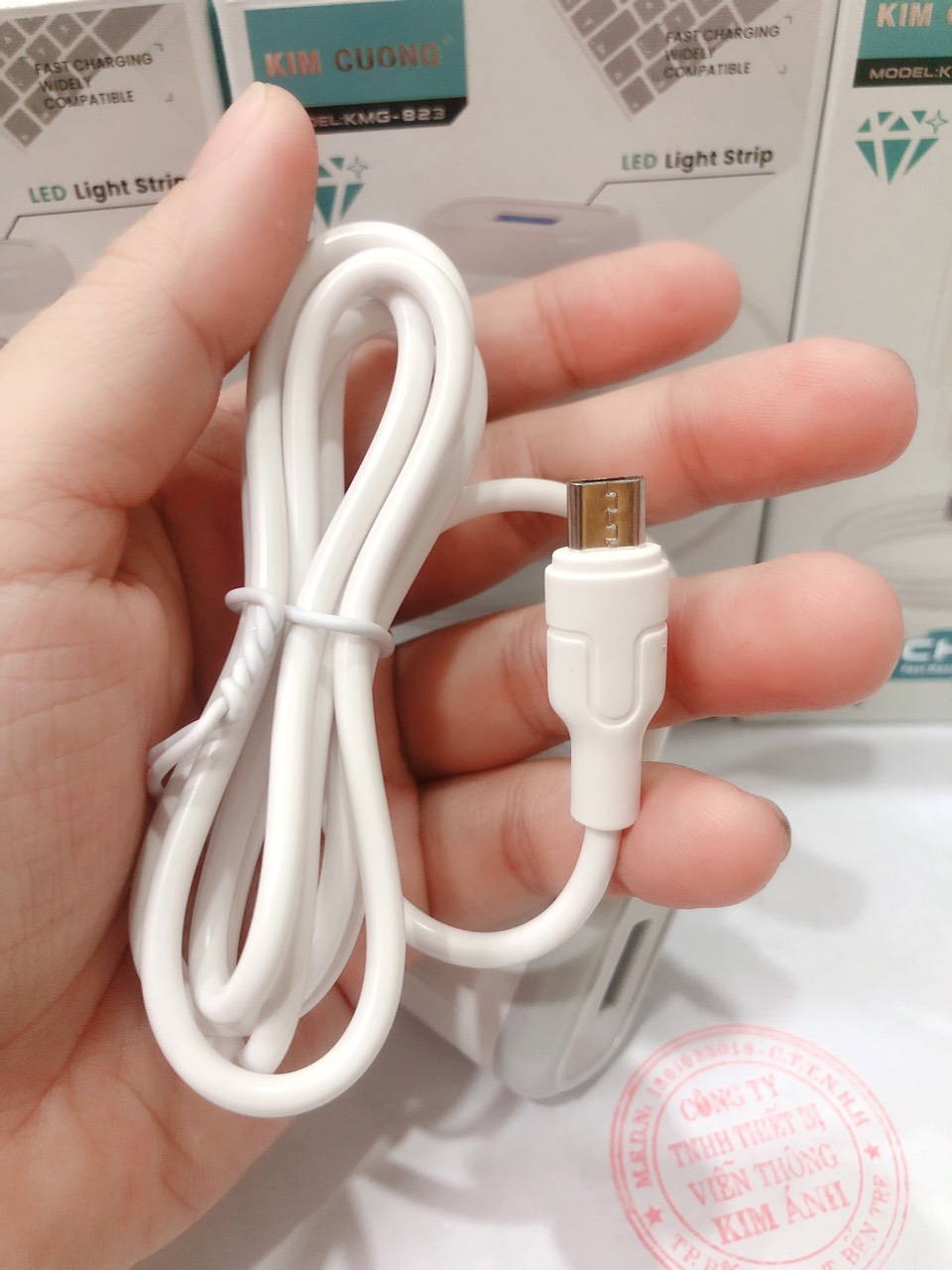 Sạc điện thoại nhanh Kim Cương KMG 823 dòng điện 2.1A liền dây chuôi micro/ V8, có thêm cổng USB, hàng chính hãng